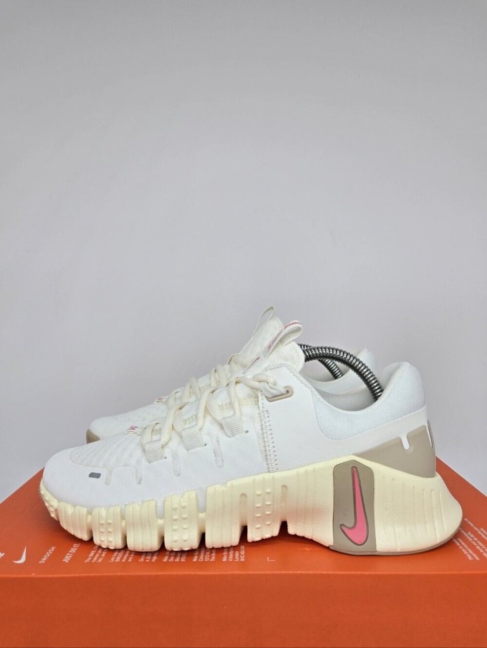 Nike Women's Free Metcon 5 Sail Sanddrift Workout Shoes Size 8.5